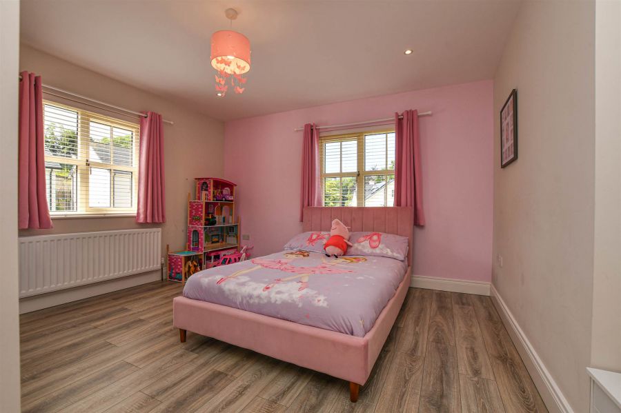 4 Strangford Manor