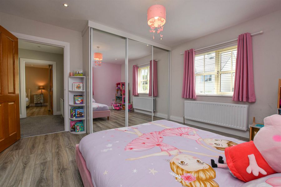 4 Strangford Manor