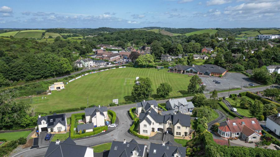 4 Strangford Manor