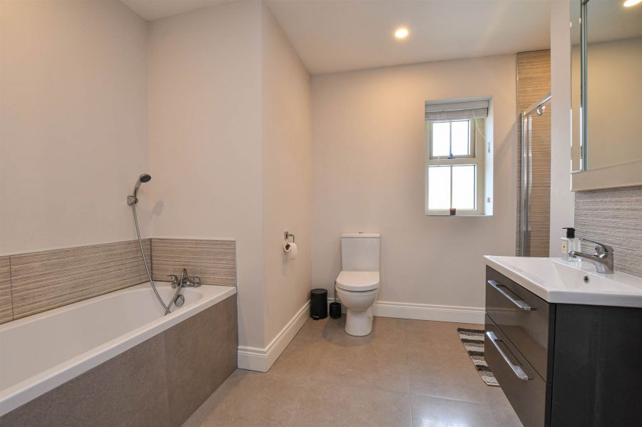 4 Strangford Manor