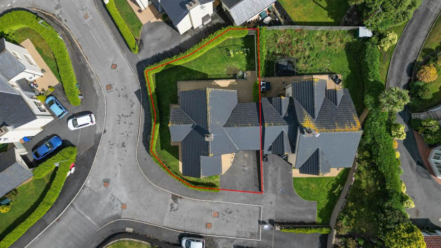 4 Strangford Manor