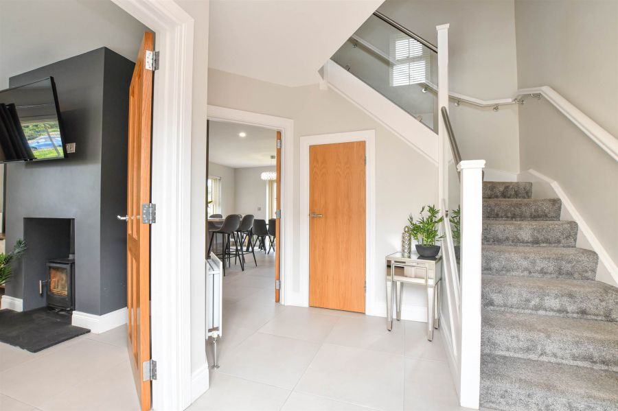 4 Strangford Manor
