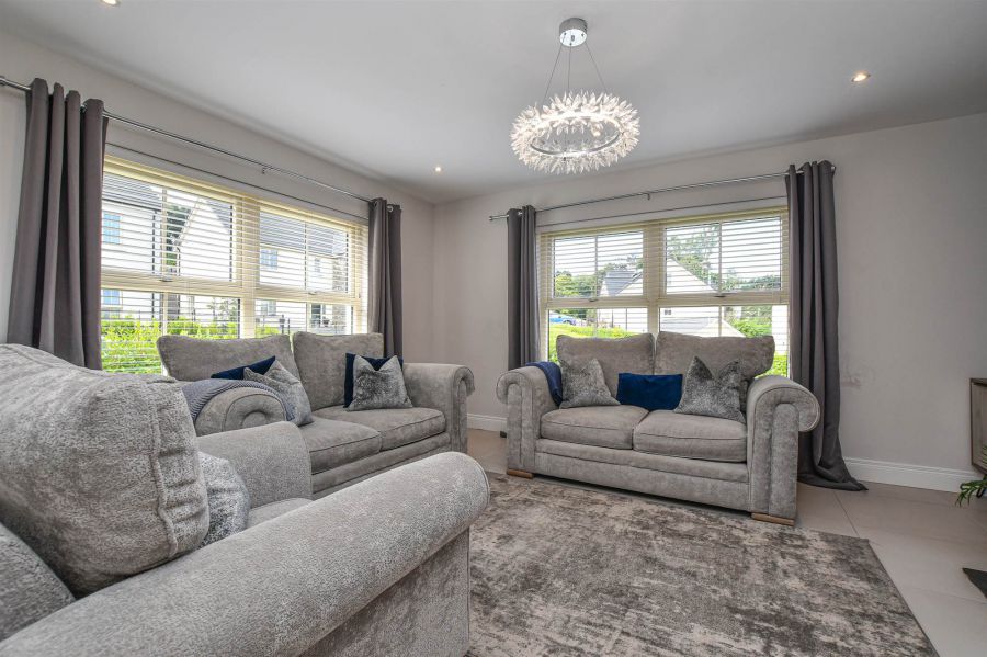 4 Strangford Manor