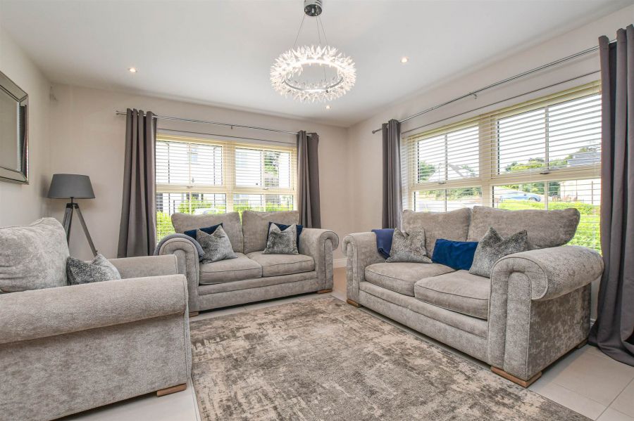 4 Strangford Manor