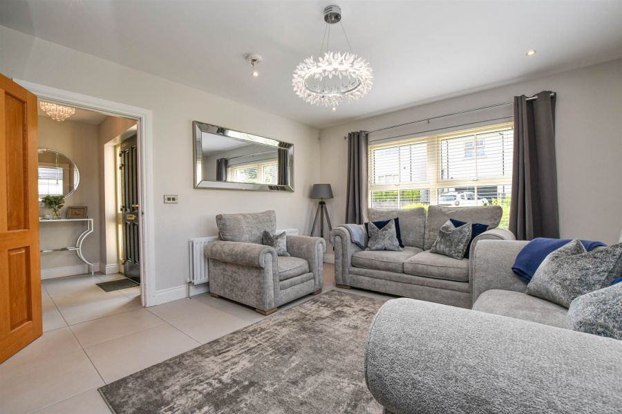 4 Strangford Manor