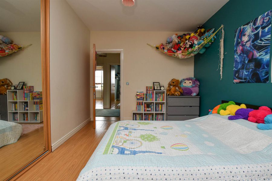 9 Forge Hill Close