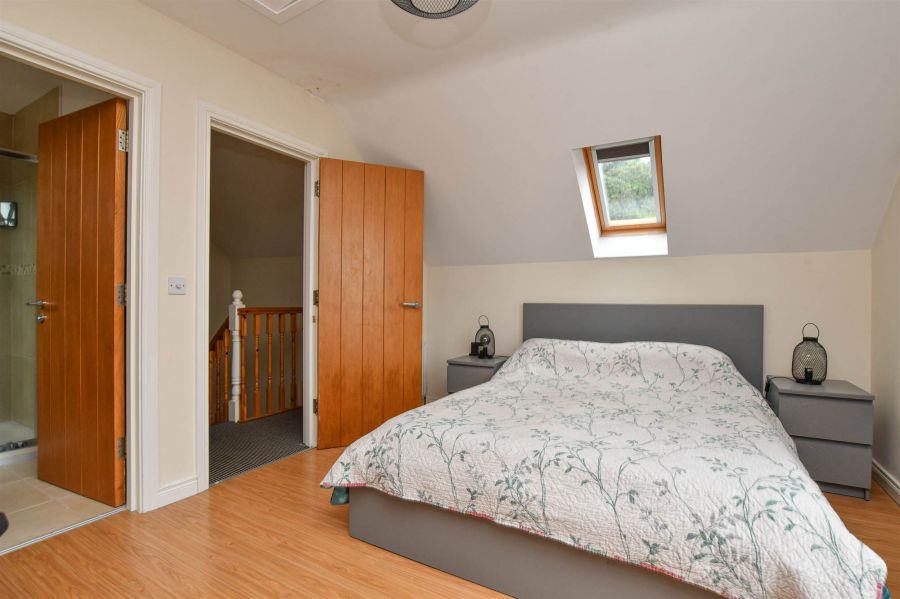 9 Forge Hill Close