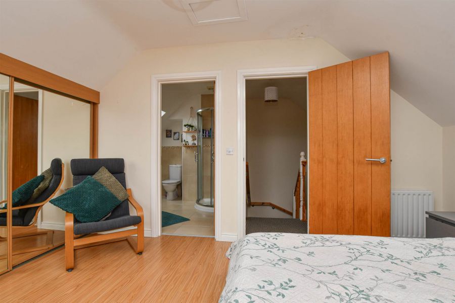 9 Forge Hill Close