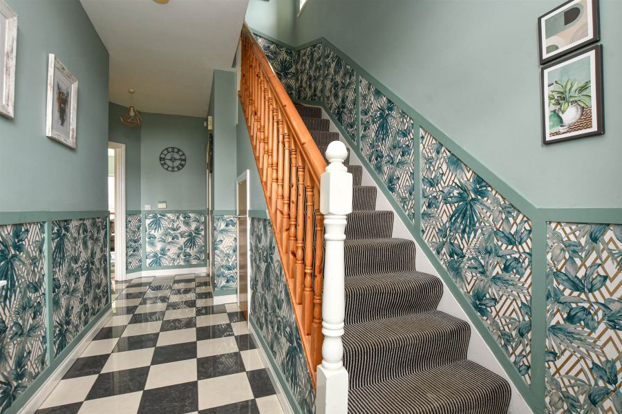 9 Forge Hill Close