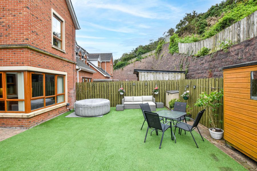 9 Forge Hill Close