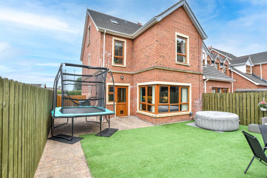 9 Forge Hill Close