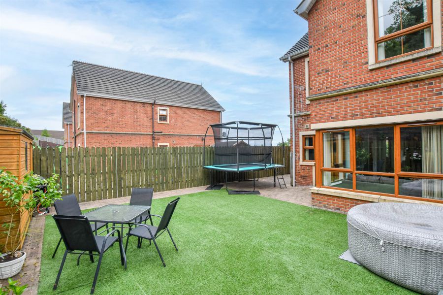9 Forge Hill Close