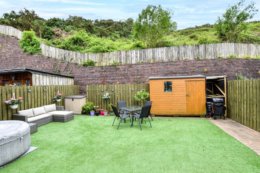 9 Forge Hill Close