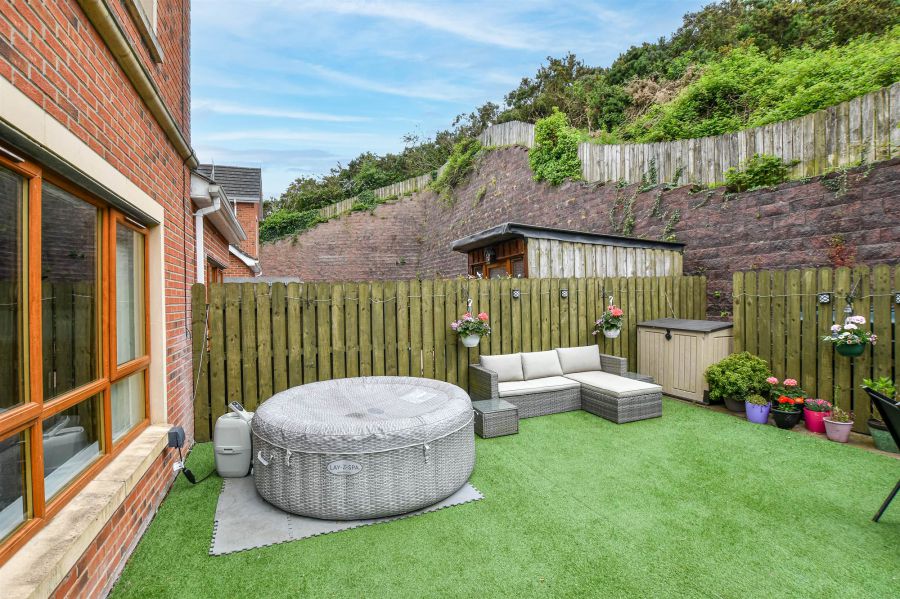 9 Forge Hill Close