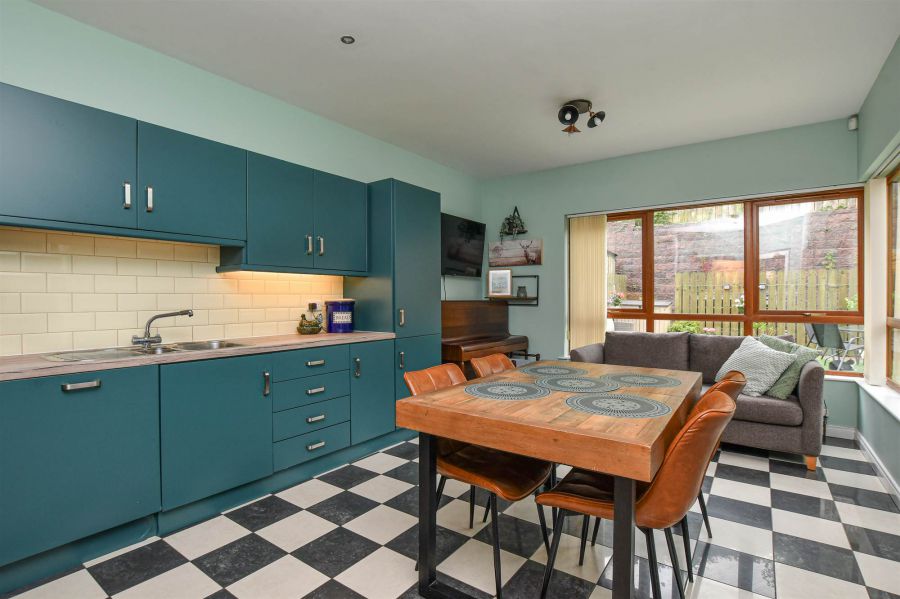 9 Forge Hill Close