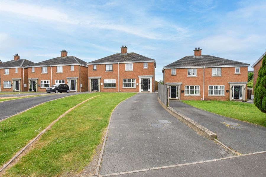 15 Demesne Avenue, Downpatrick, BT30 6UY