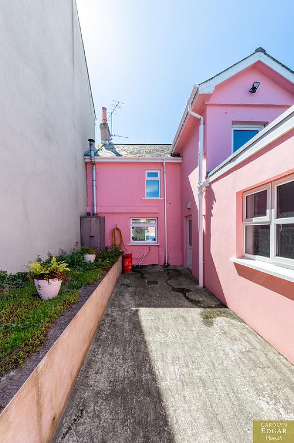 28 Shore Road