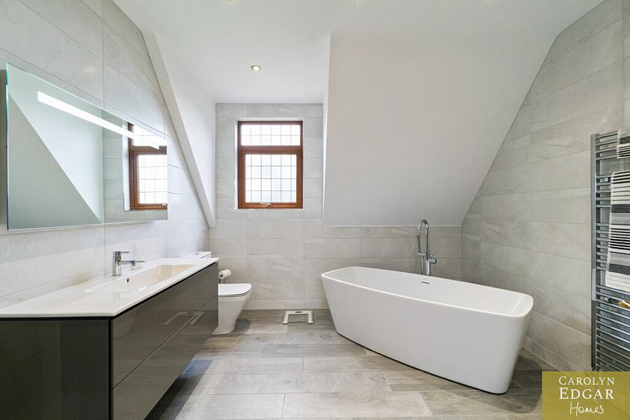 Ballynester Lodge, 2 Cottage Hill