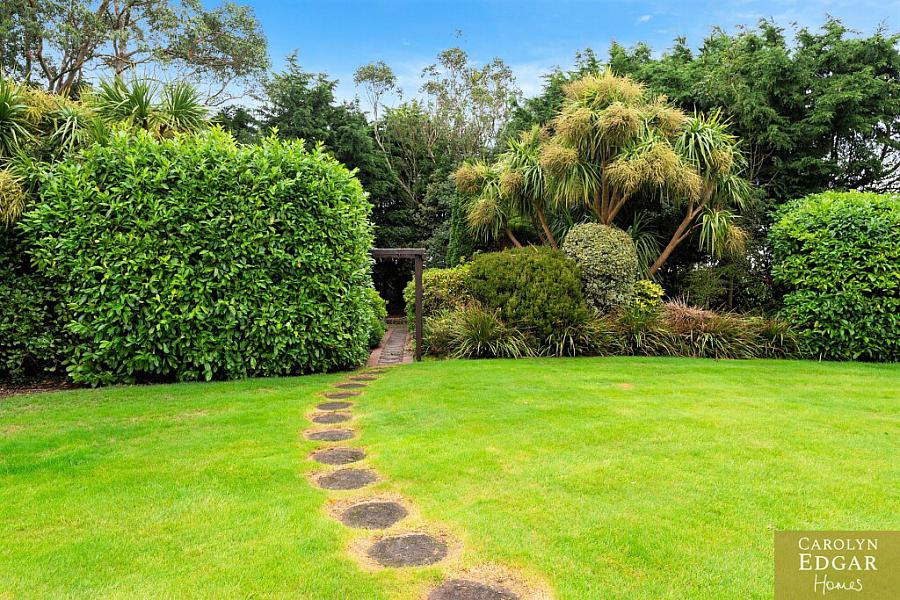 Ballynester Lodge, 2 Cottage Hill