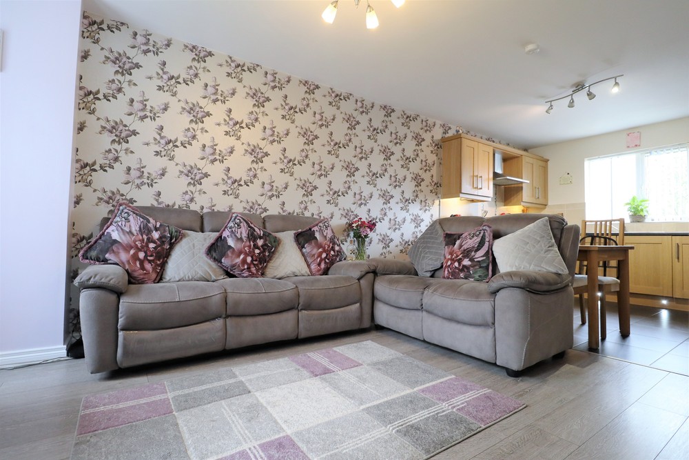 86 Linen Crescent 86 Linen Crescent