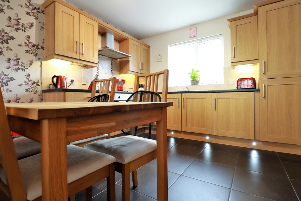 86 Linen Crescent 86 Linen Crescent