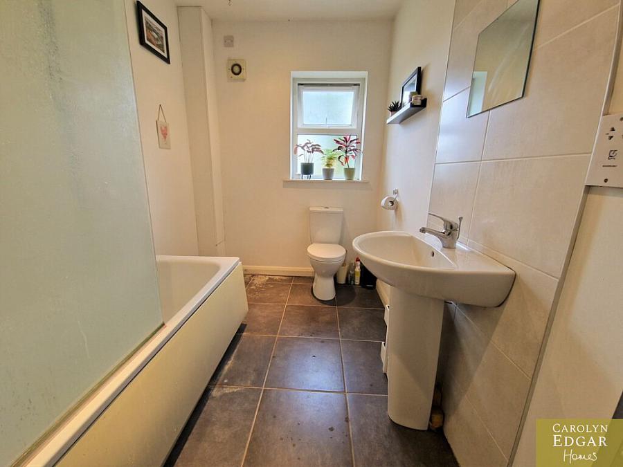 1 Loughshore Courtyard