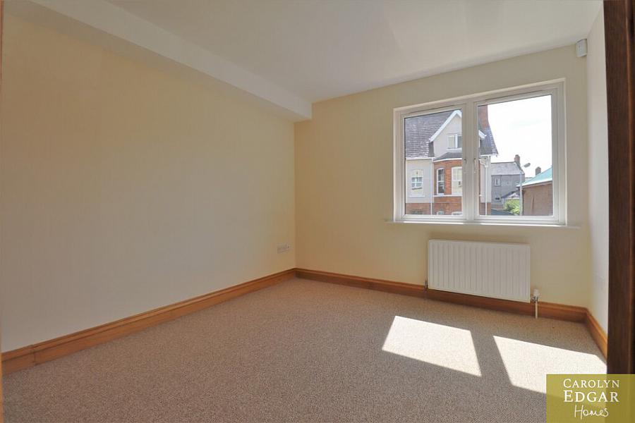 Apt 2 4 Princetown Avenue