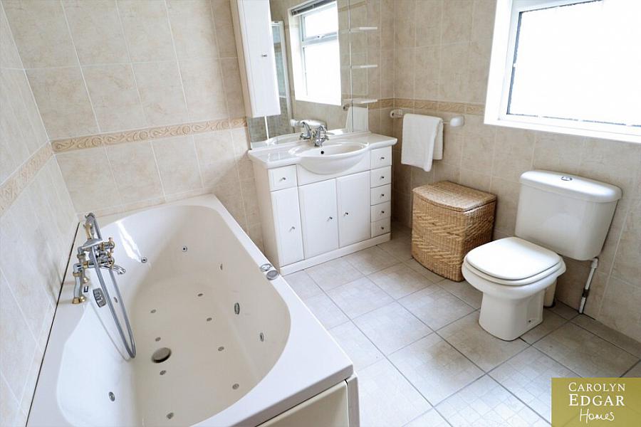 61 Ballyeasborough Road