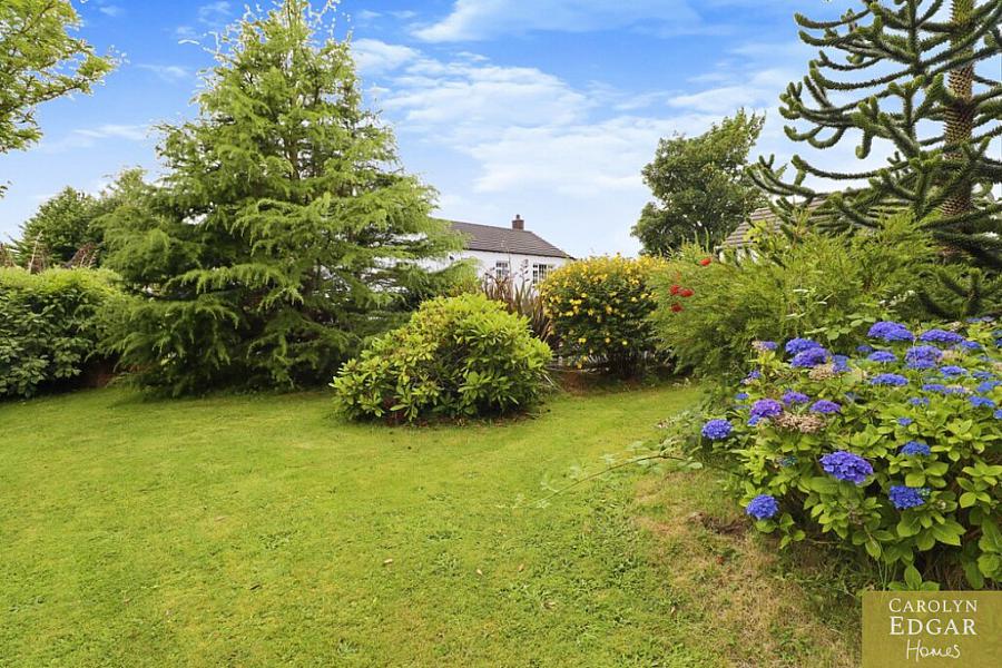 61 Ballyeasborough Road