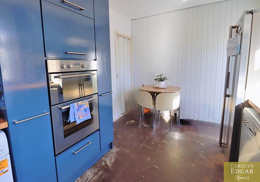 63 Grovehill Gardens