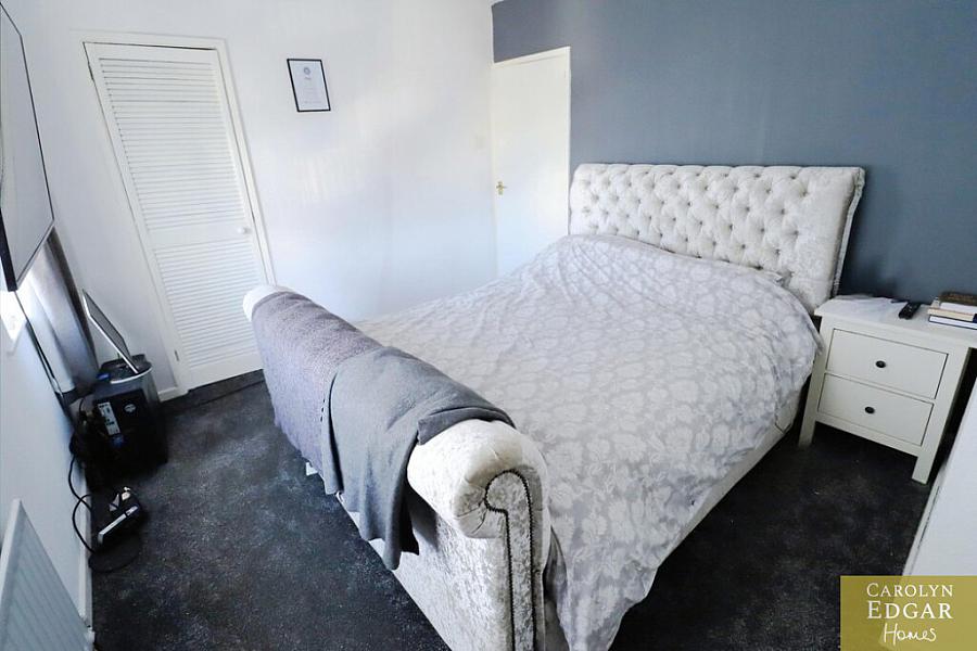 63 Grovehill Gardens