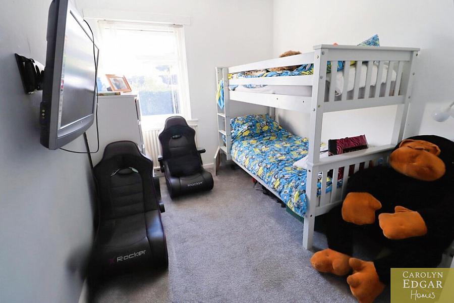 63 Grovehill Gardens