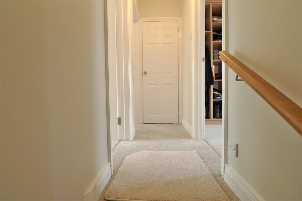 28 Castle Lane 28 Castle Lane