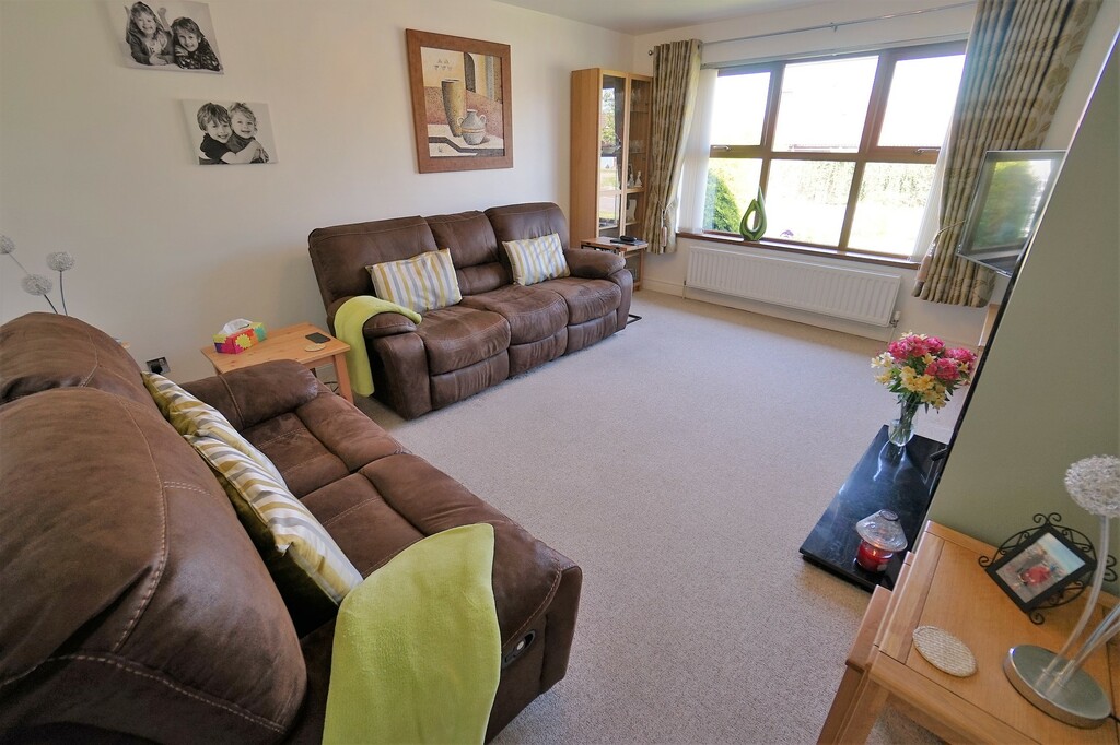 10 Lord Warden's Crescent 10 Lord Warden's Crescent