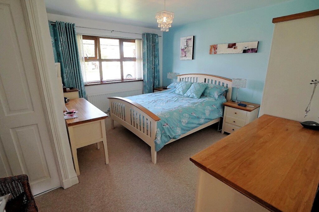 10 Lord Warden's Crescent 10 Lord Warden's Crescent