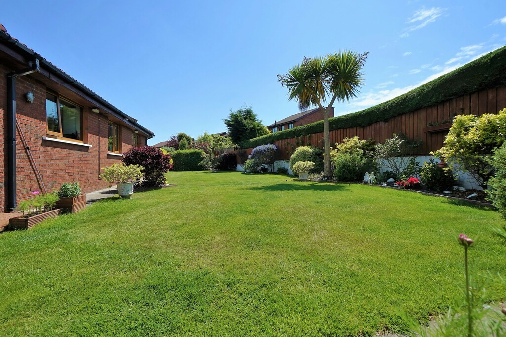 10 Lord Warden's Crescent 10 Lord Warden's Crescent