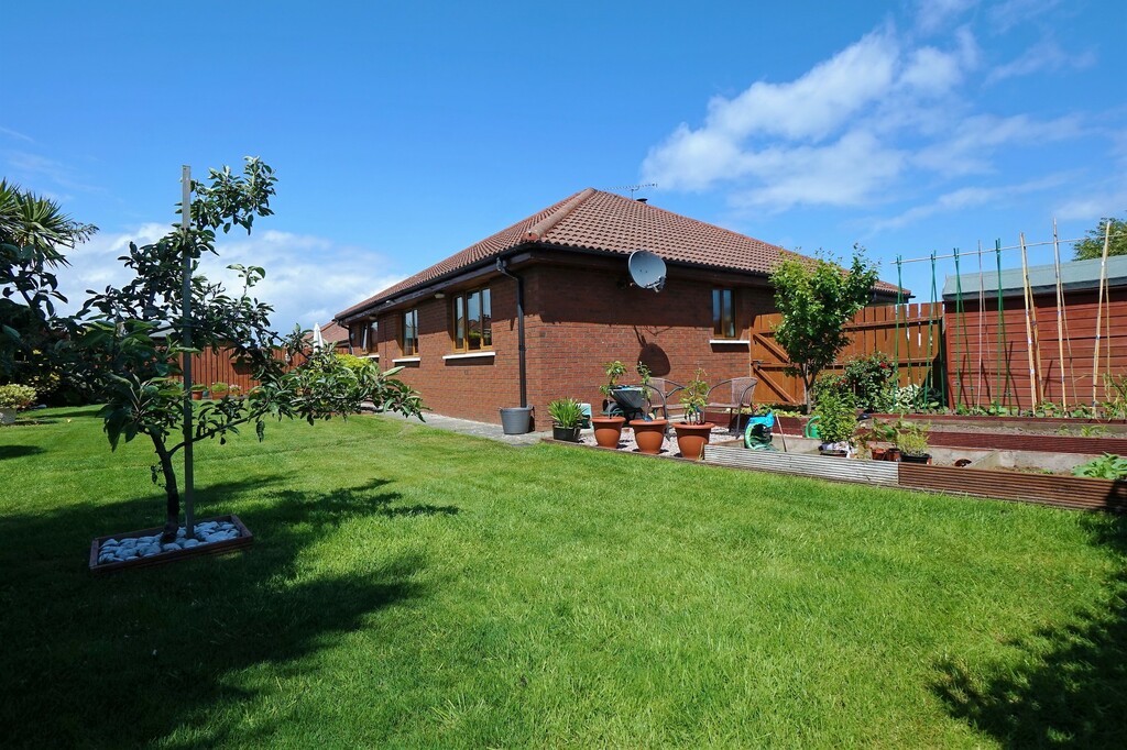 10 Lord Warden's Crescent 10 Lord Warden's Crescent