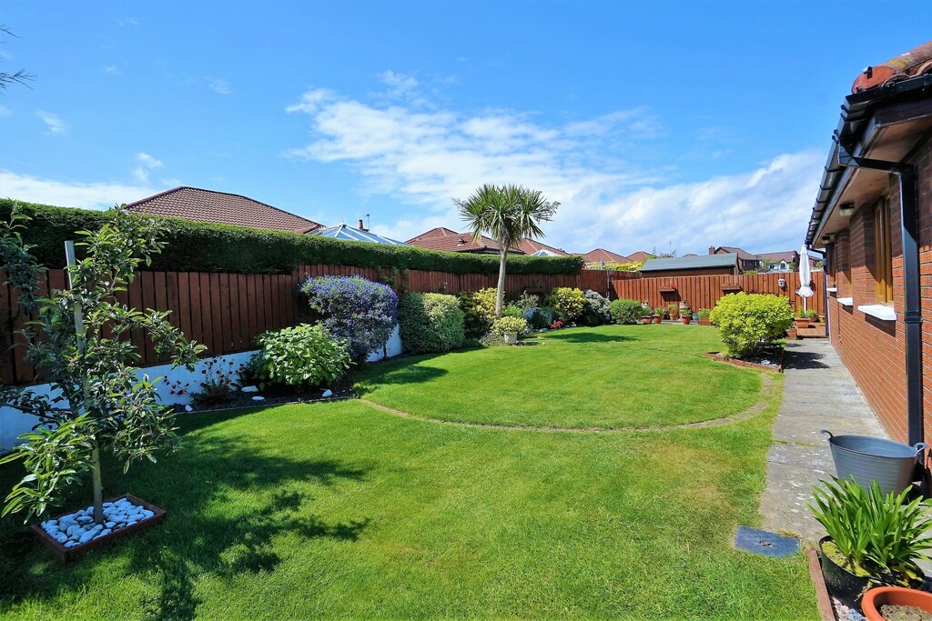 10 Lord Warden's Crescent 10 Lord Warden's Crescent