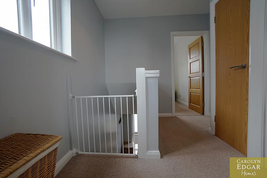 96 Towerview Crescent