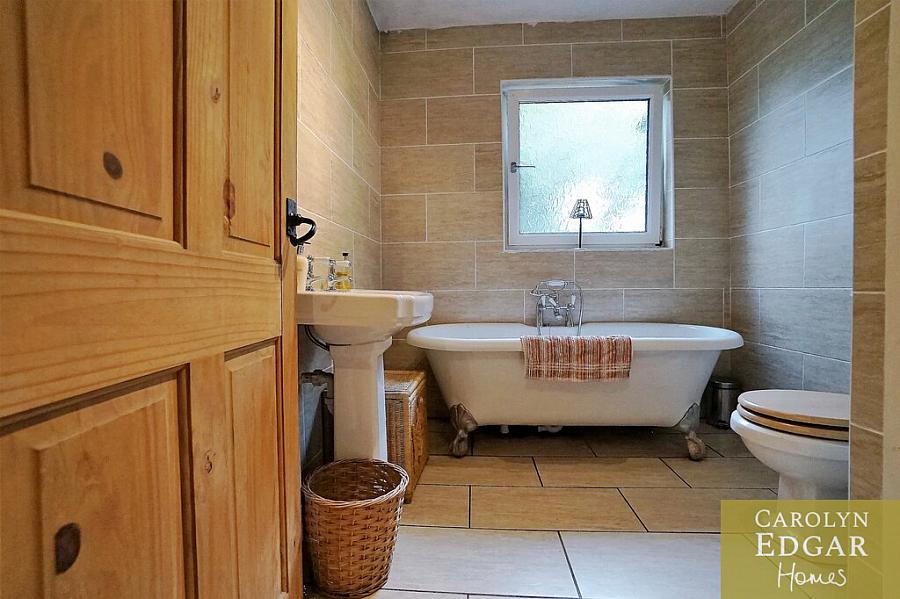 Hollytree Cottage, 4 Ballygelagh Road