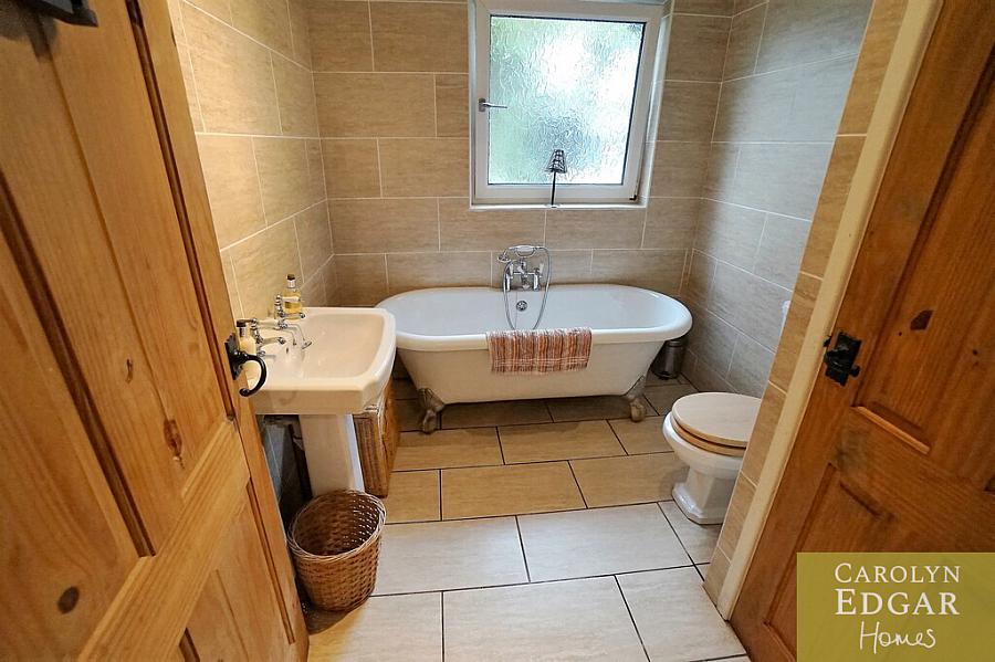 Hollytree Cottage, 4 Ballygelagh Road