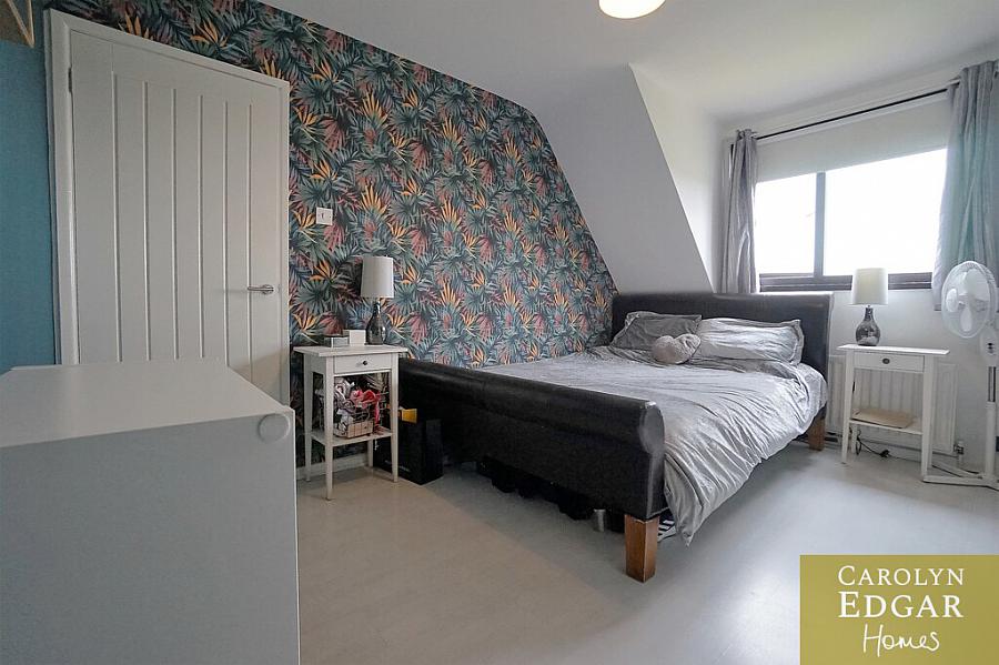 27 Laurelgrove Avenue