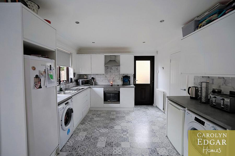 27 Laurelgrove Avenue