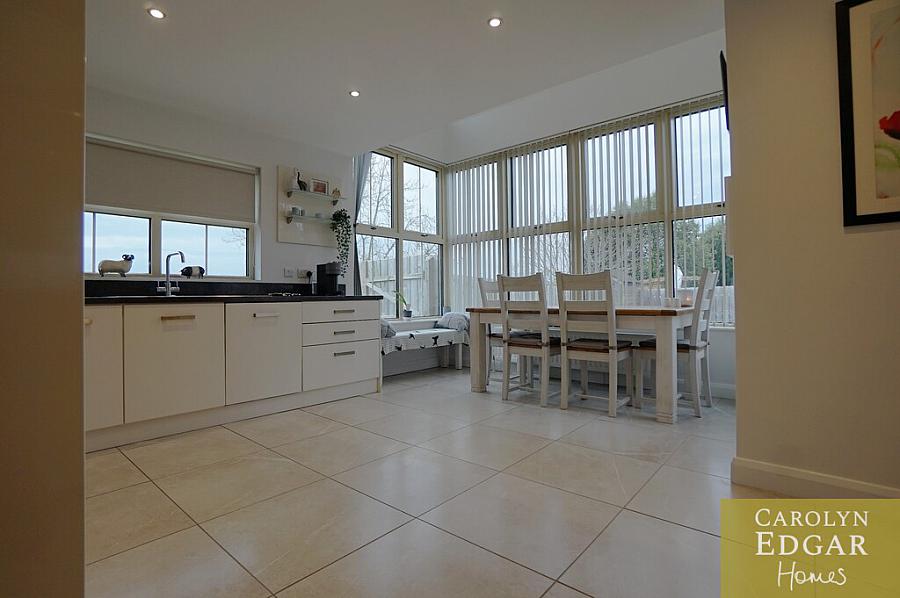 17 Millers Park Avenue