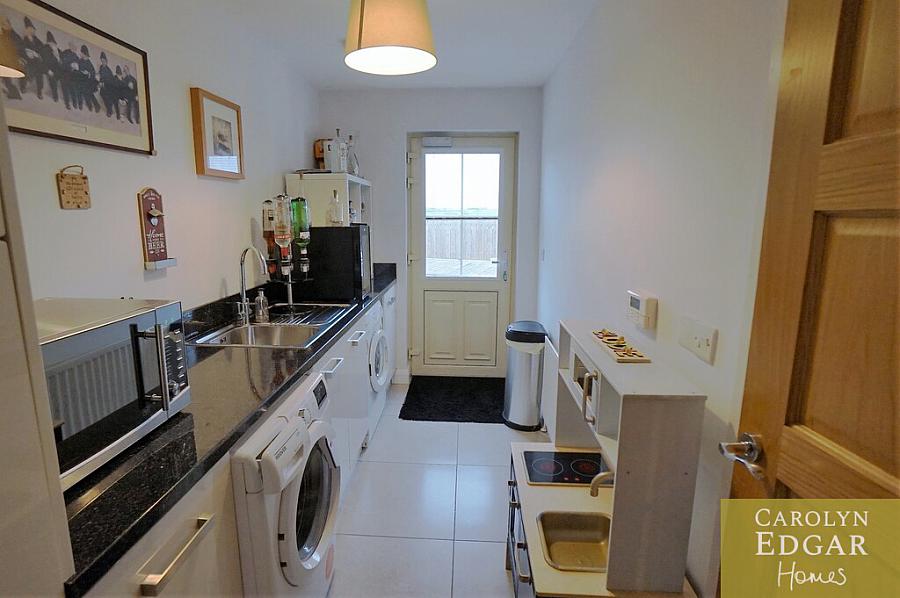 17 Millers Park Avenue