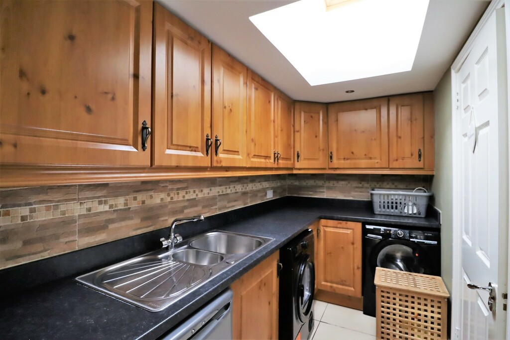 34 Lord Warden's Hollow 34 Lord Warden's Hollow