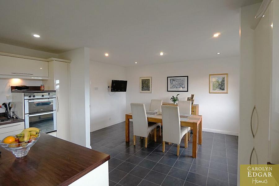 2 Knocknatten Avenue