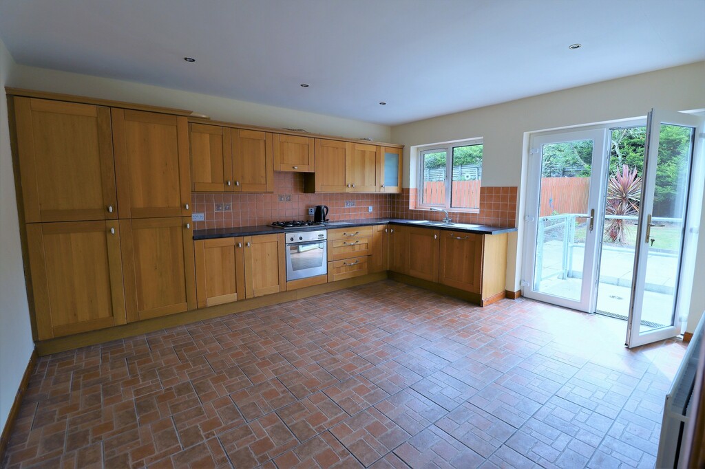 19 Castle Meadow Road 19 Castle Meadow Road