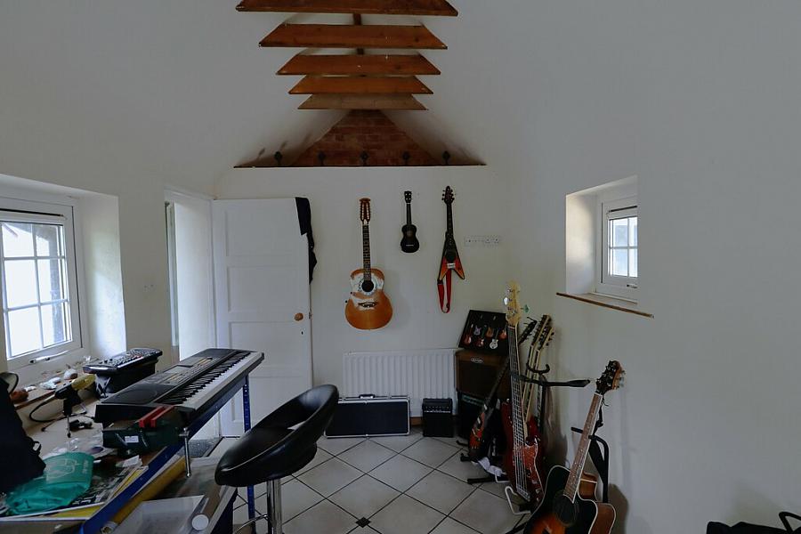 1 Kary Hill House