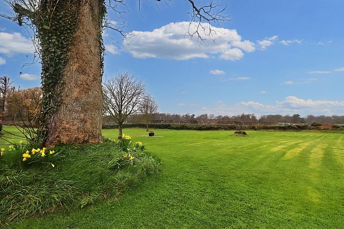 4 Deer Park Road 4 Deer Park Road